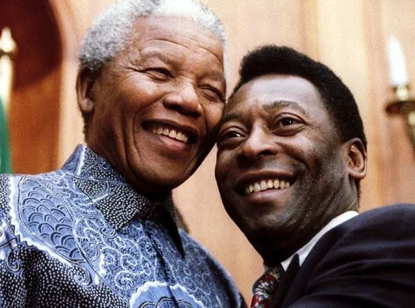 Mandela, le «<span style="font-size:50%">&nbsp;</span>héros<span style="font-size:50%">&nbsp;</span>» de Pelé