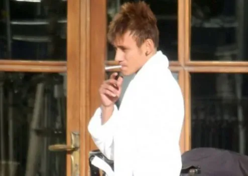 Photo : Neymar, la clope au bec