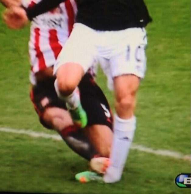 Photo : L’infâme tacle de Brown