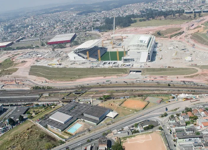 Brésil 2014 : les stades inquiètent