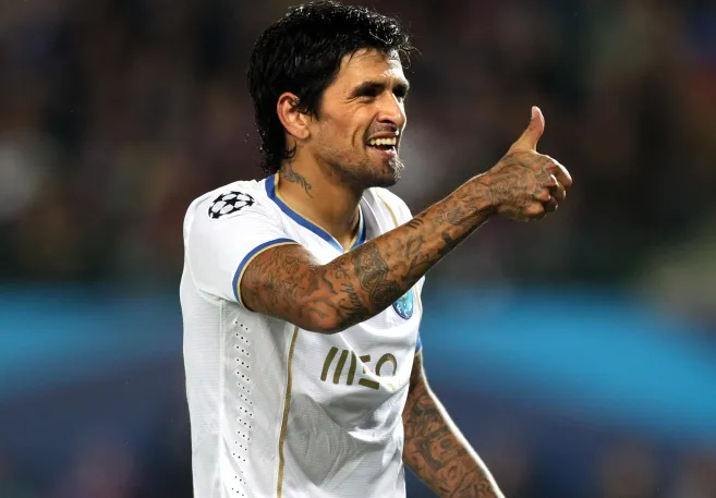 Lucho quitte Porto pour le Qatar