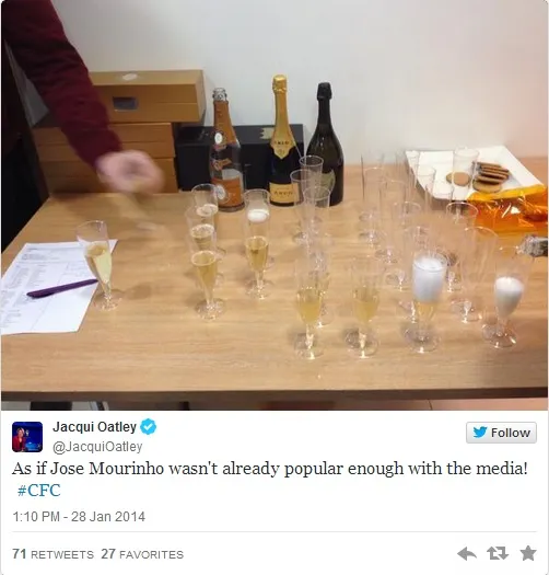 Photo : Mourinho paye le champagne aux journalistes