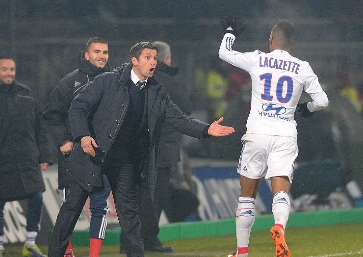 Garde dithyrambique envers Lacazette