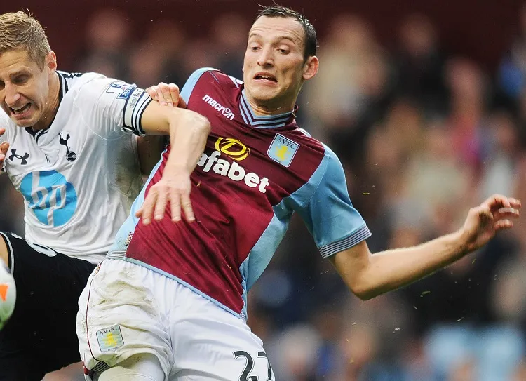 Aston Villa : Kozák, jambe cassée