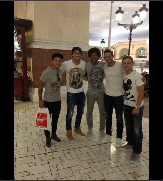 Photo : Pizarro au centre commercial