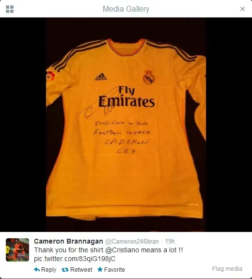 Photo : Il reçoit le maillot de CR7