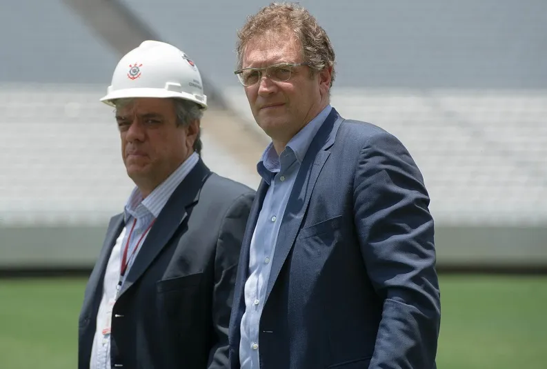 Valcke inspecte au Brésil