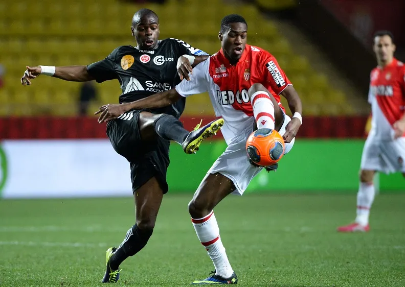 Kurzawa débouche le champagne