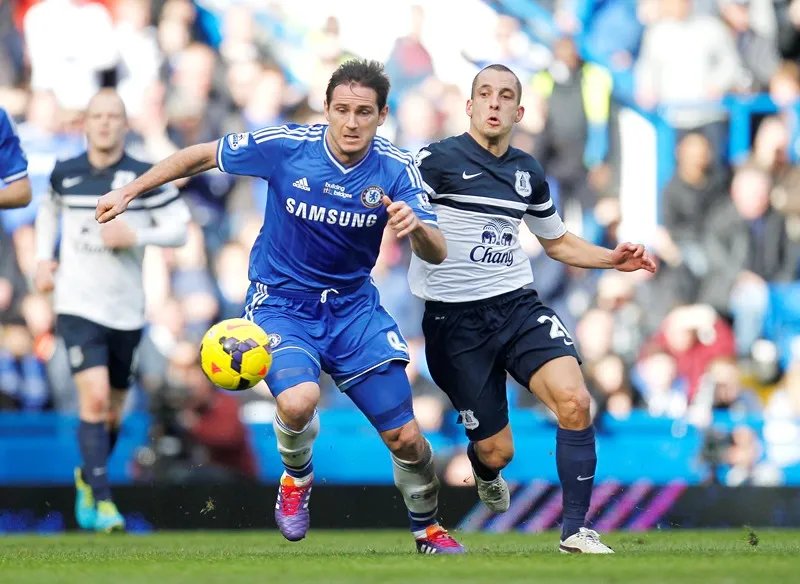 Lampard tire Chelsea d'affaire