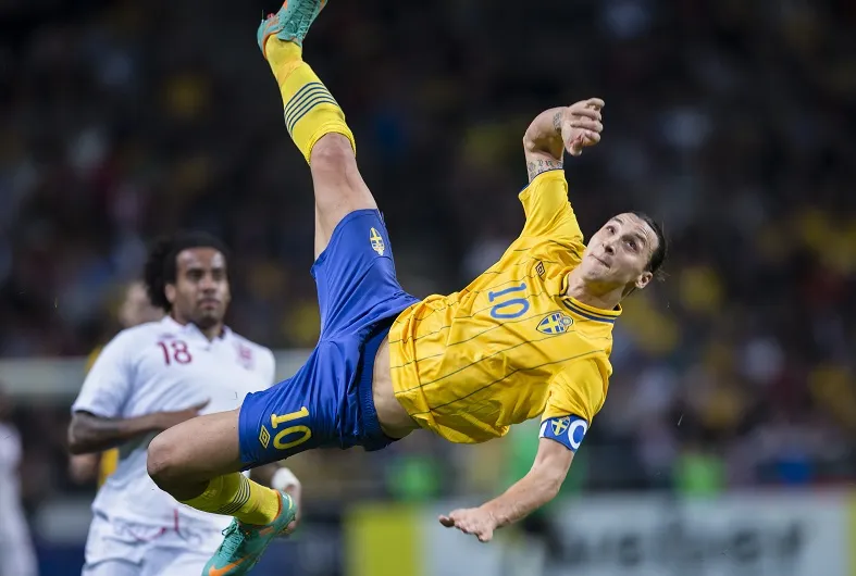 Zlatan cartonne la Premier League