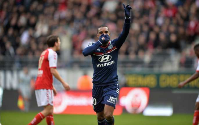 En direct : Lyon – ESTAC (2 – 1)