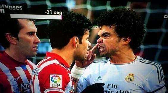 Photo : Pepe se mouche sur Costa