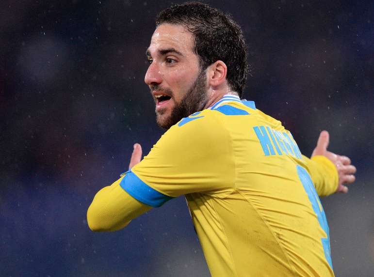 Higuain fait pleurer Seedorf, la Fiorentina redémarre