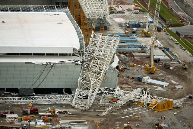 Le stade de São Paulo livré inachevé