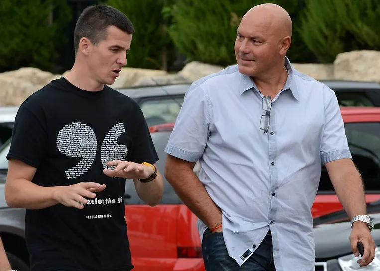 Anigo orphelin de Barton, pas Maxwell