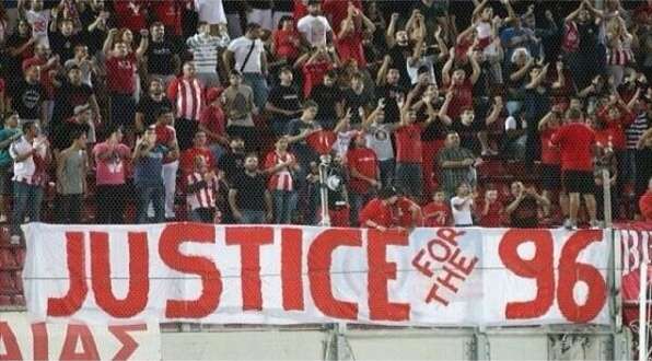 Photo : La bâche Hillsborough