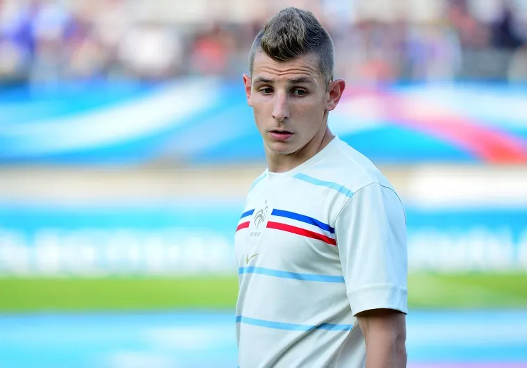 Digne espère croiser Van der Wiel