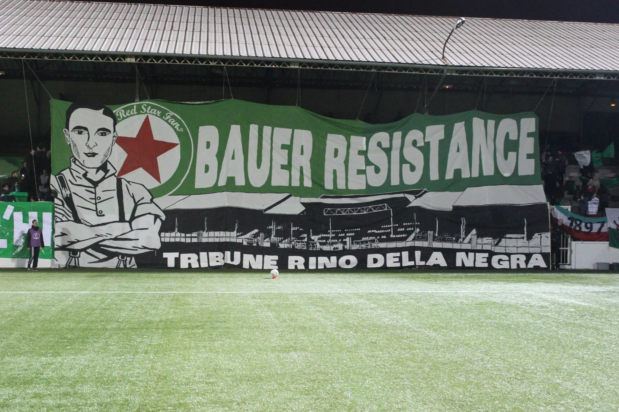 Photo : Tifo hommage du Red Star