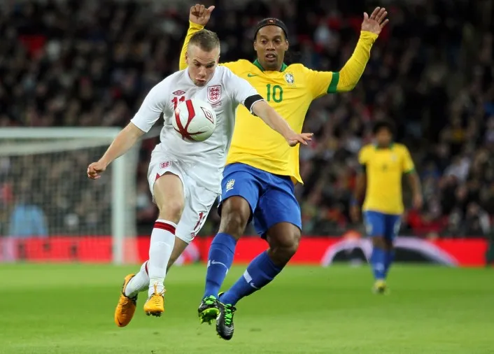 Tom Cleverley, seul contre tous