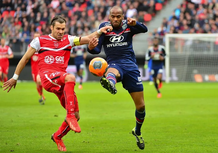 Gomis et Lyon enfoncent Valenciennes