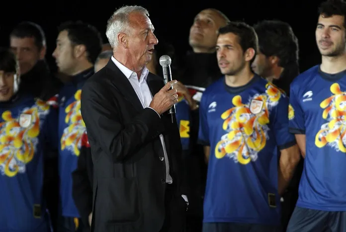 Cruyff descend Mourinho