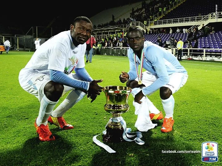 Photo : Minala gagne un trophée