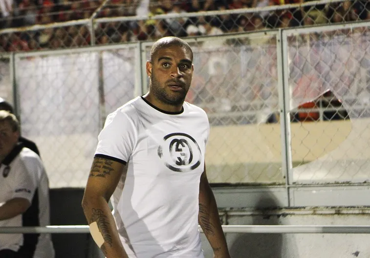 Adriano licencié par son club