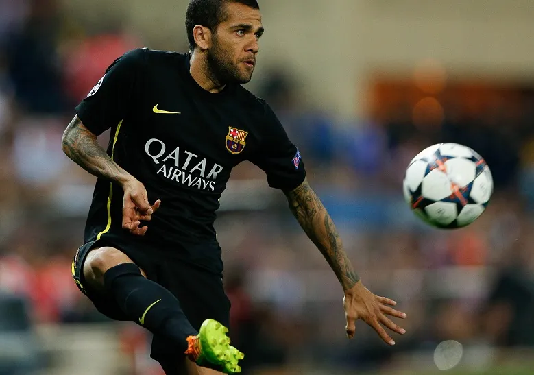 Daniel Alves demande l&rsquo;union sacrée