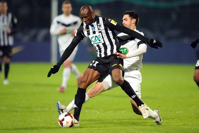 Angers passe aux tirs au but