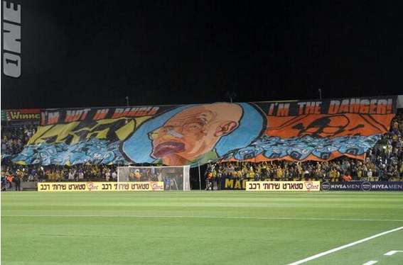 Photo : le tifo Breaking Bad
