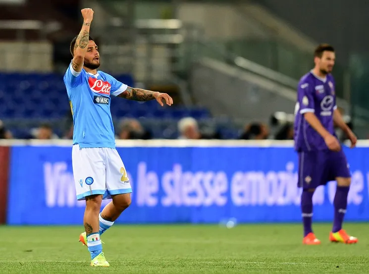 Naples crucifie la Viola