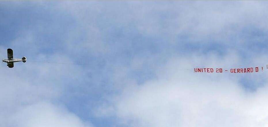 Photo : «<span style="font-size:50%">&nbsp;</span>United 20 – Gerrard 0<span style="font-size:50%">&nbsp;</span>»