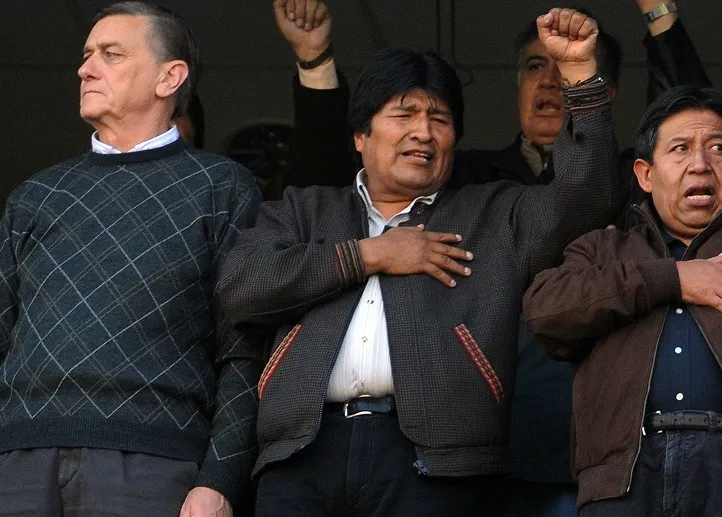 Un club recrute&#8230; le président bolivien