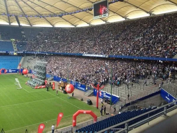Photo : 15 000 fans à Hambourg devant l&rsquo;écran géant
