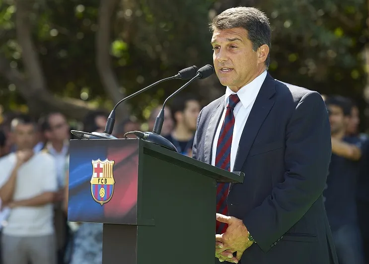 Barça : Laporta monte au créneau