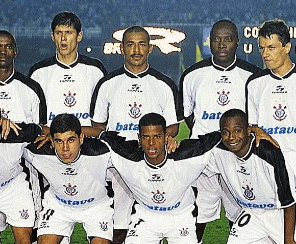 Vampeta tacle Lucas Moura et Hulk