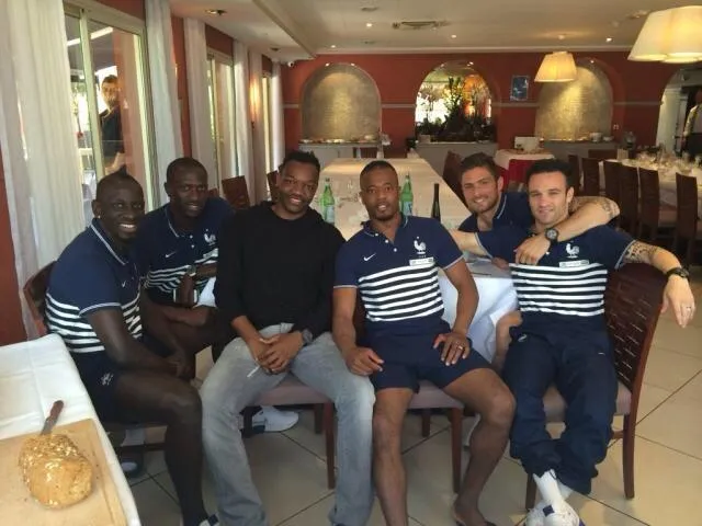 Photo : Mandanda avec les Bleus