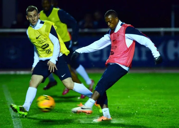 Digne peut-il piquer la place d&rsquo;Évra ?