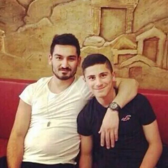 Photo : le bide de Gündogan