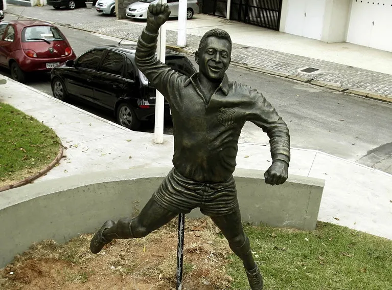 Pas de statue pour Pelé