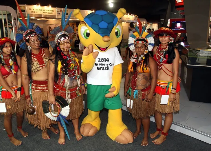 Mascotte du Mondial, drogue et kalachs