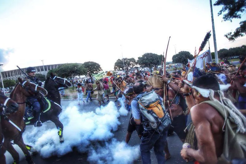 Photo : La police brésilienne charge
