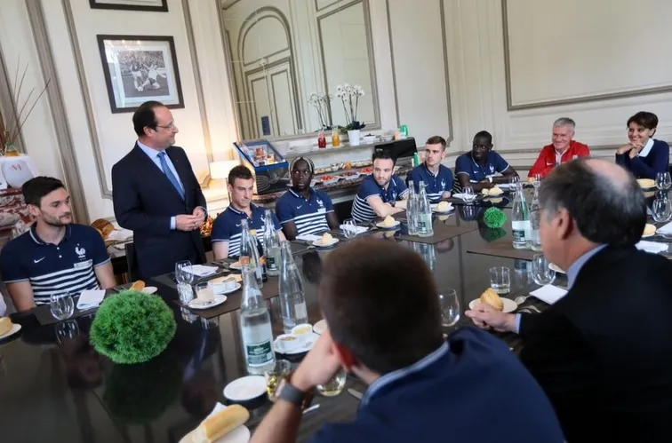 Photo : Hollande avec les Bleus