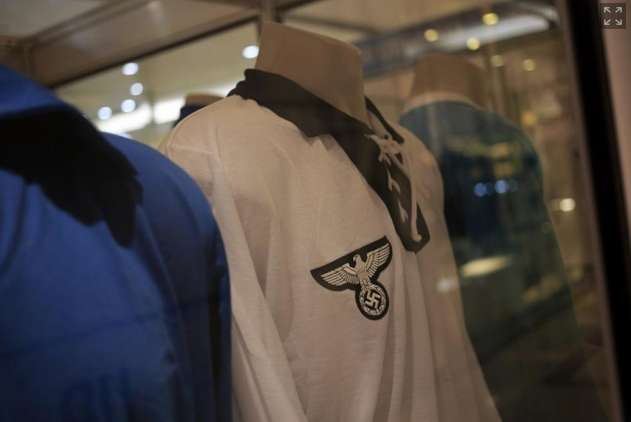 Photo : le maillot nazi de la discorde