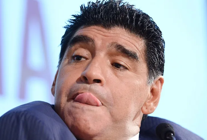 Maradona cartonne Casillas
