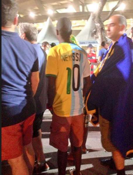Photo : le maillot de Neyssi