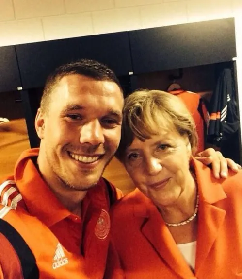 Photo : Podolski avec Merkel