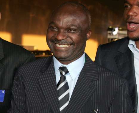 Roger Milla allume Finke