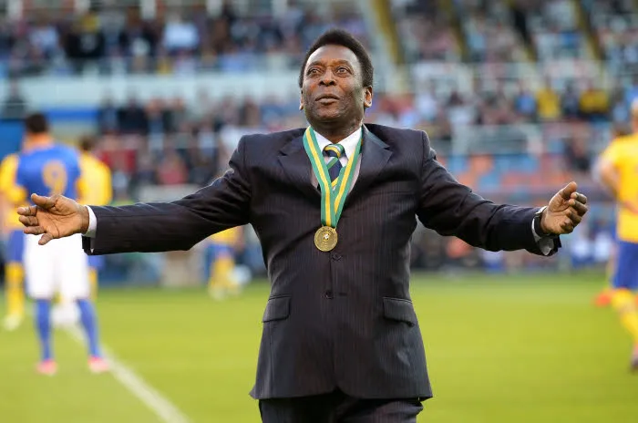 Pelé loupe la première mi-temps