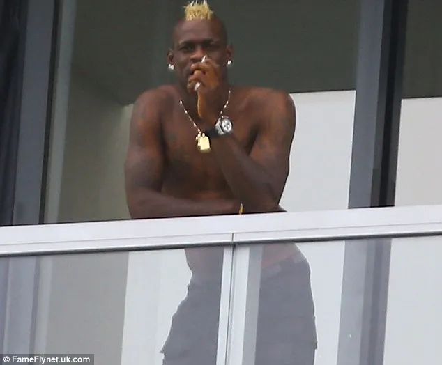 Photo : La clope de Balotelli